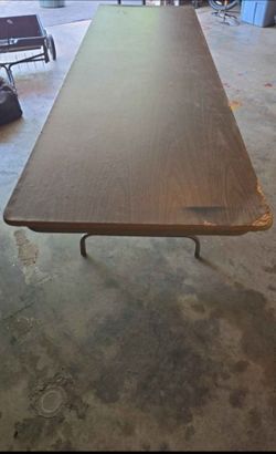 Folding table
