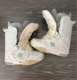 Snowboard boots