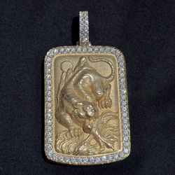 18kt Gold Custom Pendant With VS Diamonds Chinese Style 