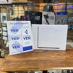 MacBook Air 13” M2 CPU/8GB RAM/256GB SSD