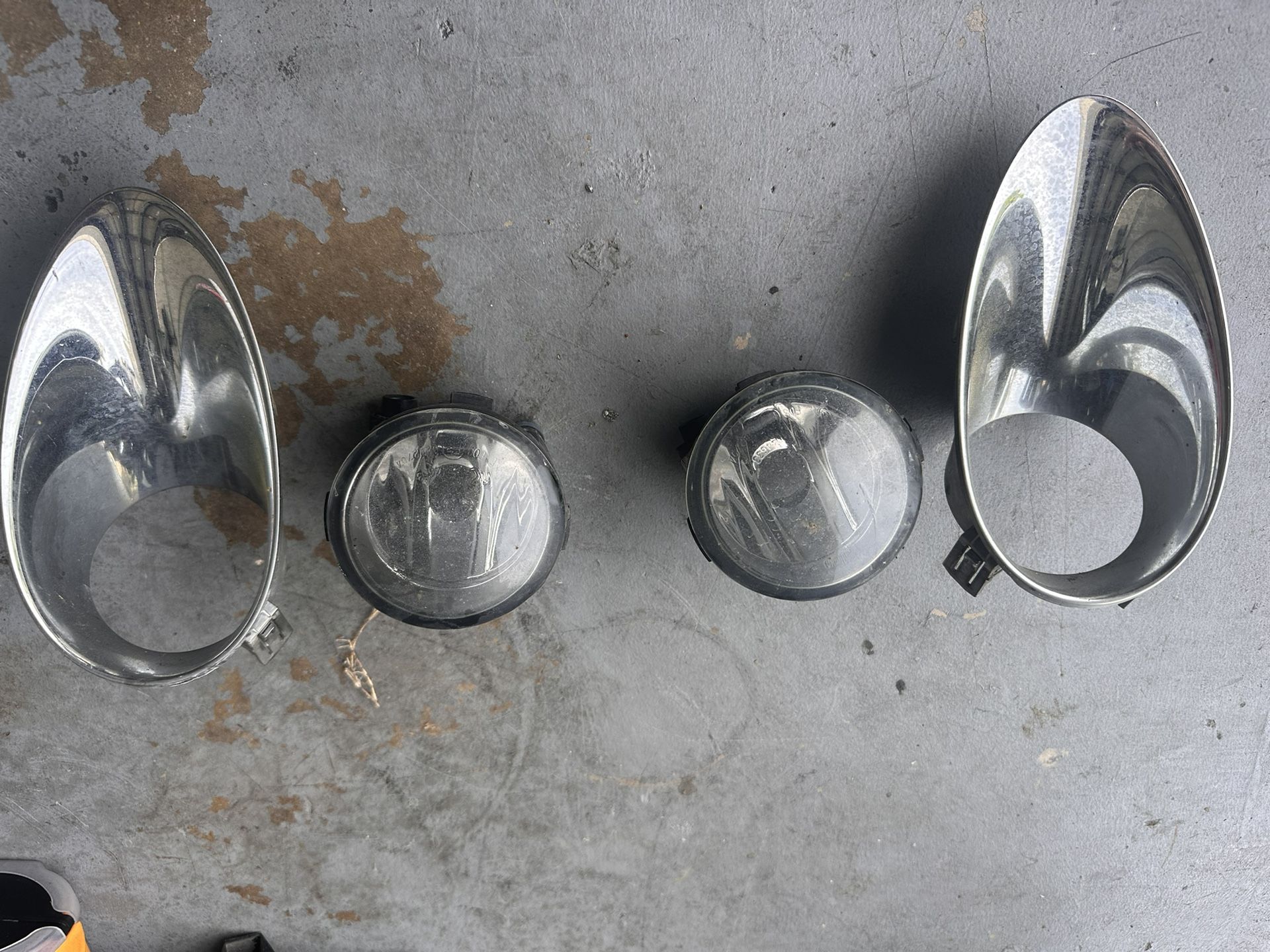 Infinity Ex35 Fog Light Set With Trim $60