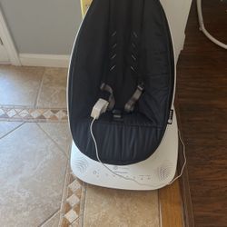 4moms MamaRoo Multi-Motion Baby Swing, Bluetooth Enabled with 5 Unique Motions, Black