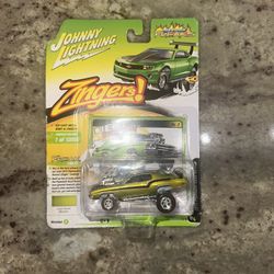 Johnny Lightning Zingers! 1973 Plymouth Road Runner "Hemi Hustler"  1/64