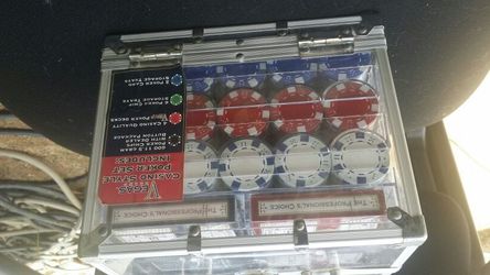Professional style poker chips