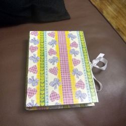 Very Pretty Vintage Book Box + 2 FREE Gifts