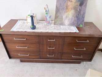 Mid-Century Modern Bedroom Set – Dresser & 2 Nightstands