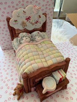 Kitty Cucumber SUGARPLUM DREAMS figurine