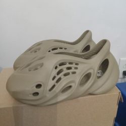 Adidas Foamrunner Size 4 New