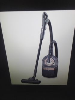 New Shark Pet Canister Vacuum Hepa Anti-allergen, Bagless With Self Cleaning Brush And Attachments 