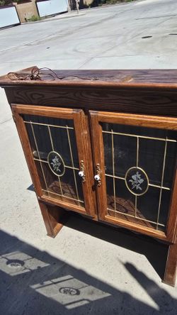 🪵 Vintage Wooden Cabinet with Glass Doors
