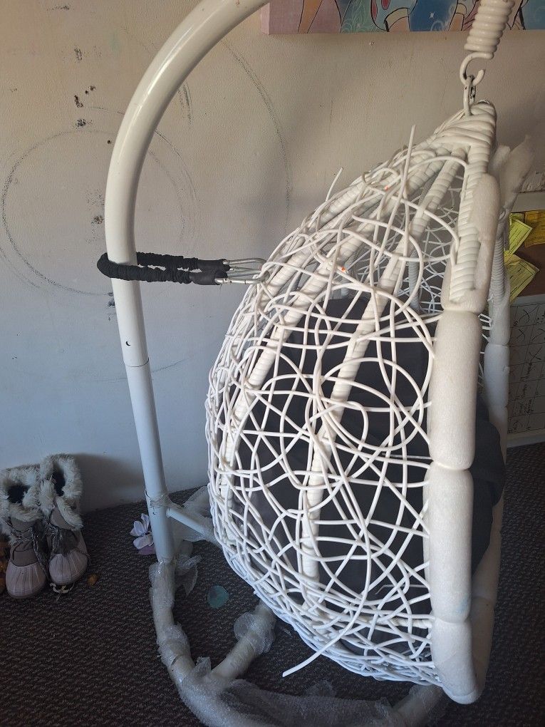 Indoor/outdoor Hanging Egg Chair