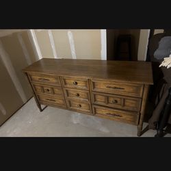 Henredon Dresser Furniture 