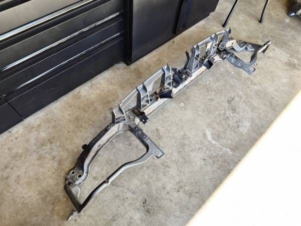 2005-07 Dodge Magnum Radiator Support / Parts