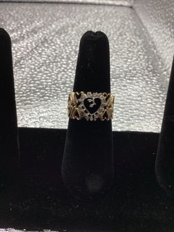 USED 10 KT HEART RING 