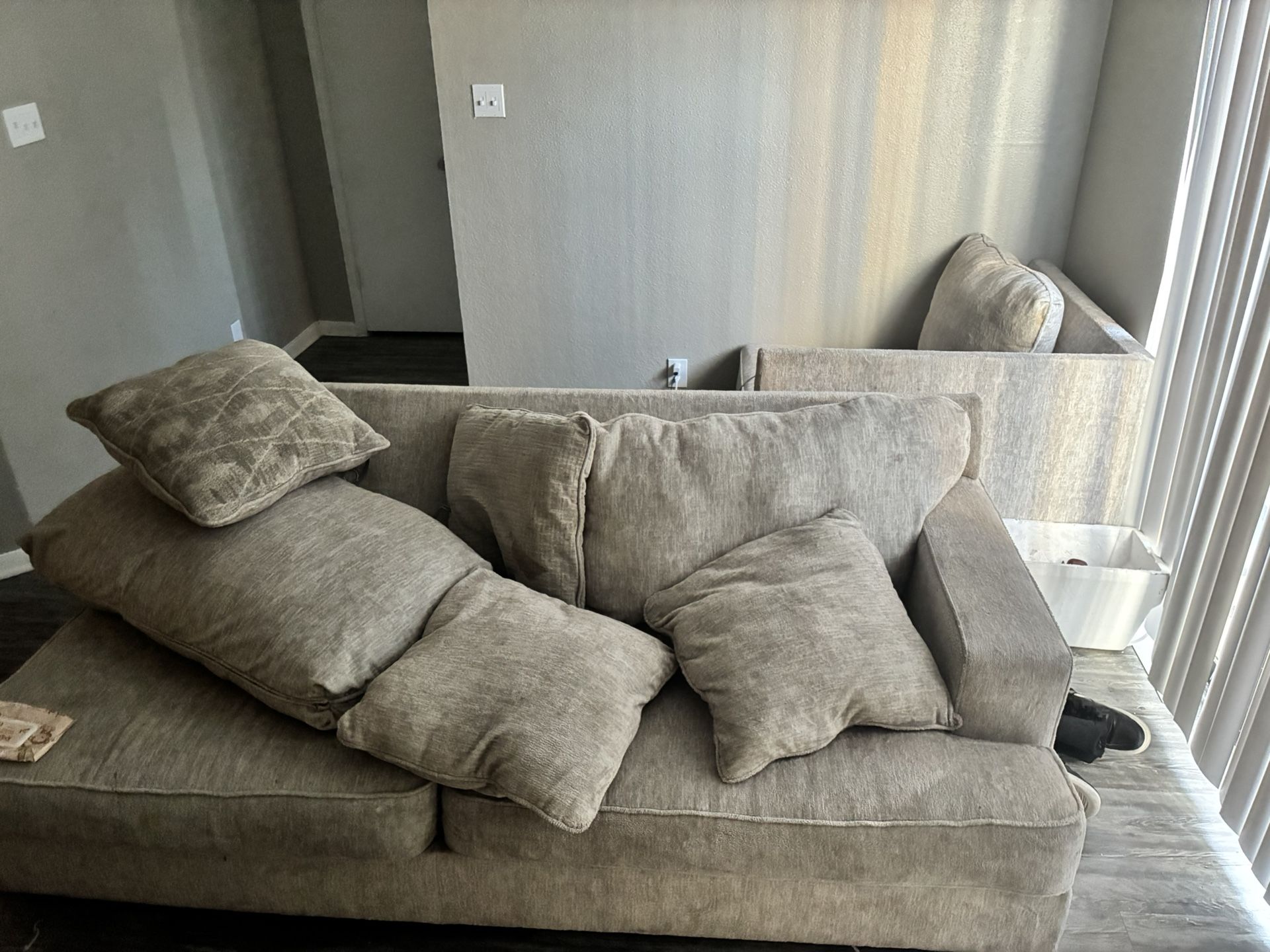 Extra Large Sectional And Ottoman SERIOUS INQUIRIES ONLY‼️‼️‼️