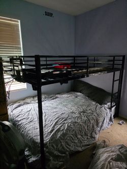 Metal bunkbeds