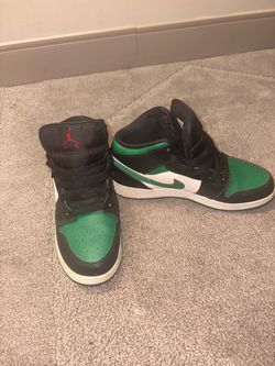 Air Jordan 1 Mid Green Toe Sneakers