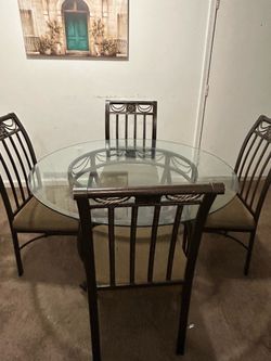 Glass dinning table