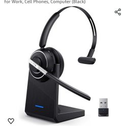 Wireless headset with charging port