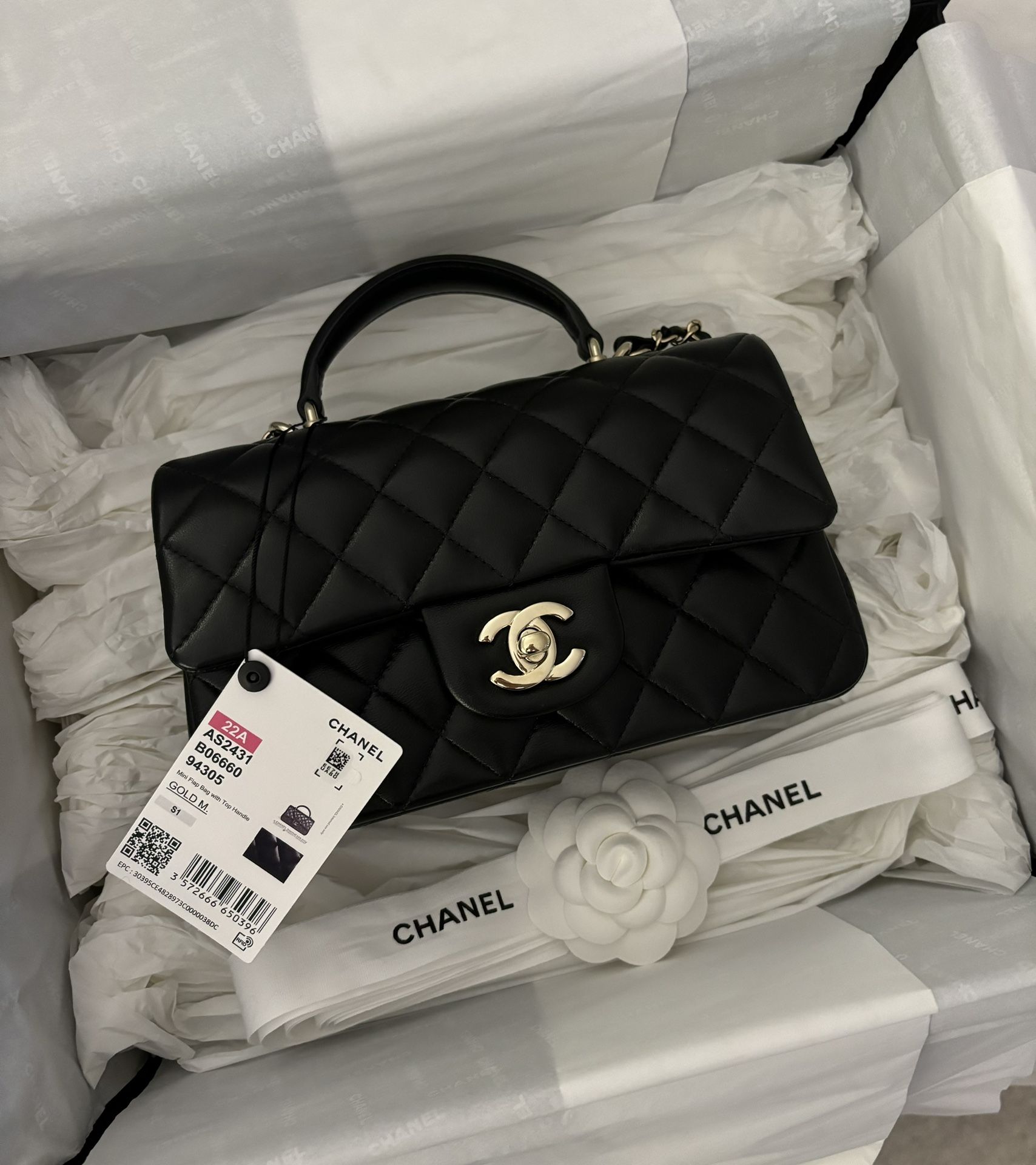 CHANEL 🖤 22A Black Lambskin Leather Classic Mini Top Handle Flap Bag *AMAZING CONDITION*