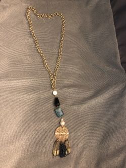 Hermoso collar de diseñadora