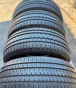 275 55 20 Bridgestone tires Con 80% de Vida Las 4