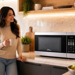 Premium Levella Digital Microwave Oven, 0.7 Cu. Ft., 700W, 10 Power Levels, Stainless Steel & Black Finish (PM70720)