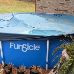 12ft x 2ft    Swimming Pool And Assessories 