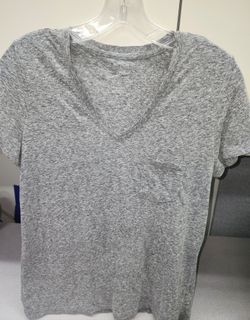 Women's Universal Thread V-Neck Shirt size medium