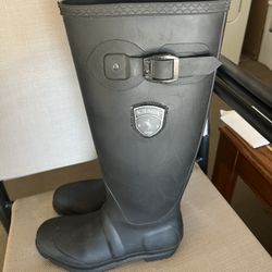 Size 7 Women’s Kamik Rain Boots 