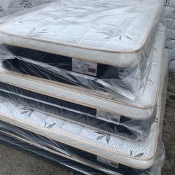 ✨Mattress Pillow Top All Sizes ✨ 🚨12” inches tall 🚨All sizes 💠Queen sizes $200 💠Full sizes $180 💠Twin sizes $150 💠Cal king $330 💠E. King $330