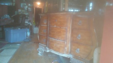 Vanity 45 in Long bye 24 in wide antique appearance with feet