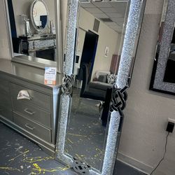 New Mirror Stand 
