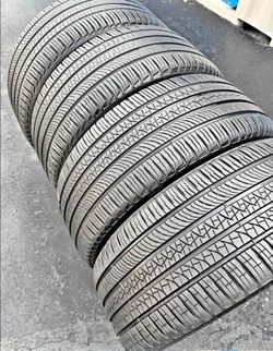 275/50/20 pirelli 📍📍 Vendo un set de llantas con 80% de vida las 4 📍🌟