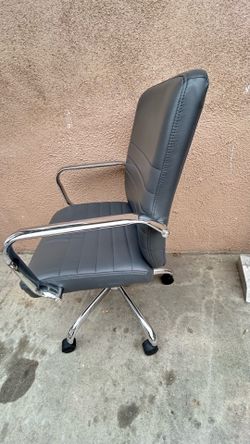 Nice office chair! Make an offer