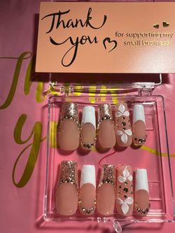 Press on nails