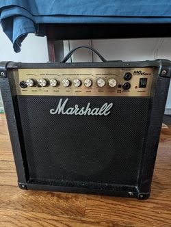 Marshall MG MG15DFX 2-Channel 15-Watt 1x8" Solid State Guitar Combo