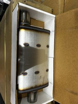 Magnaflow Universal Muffler 2.25” In-out Offset