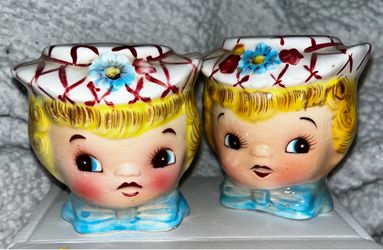 Vintage shakers…please read description below 👇🏽 👇🏽👇🏽👇🏽
