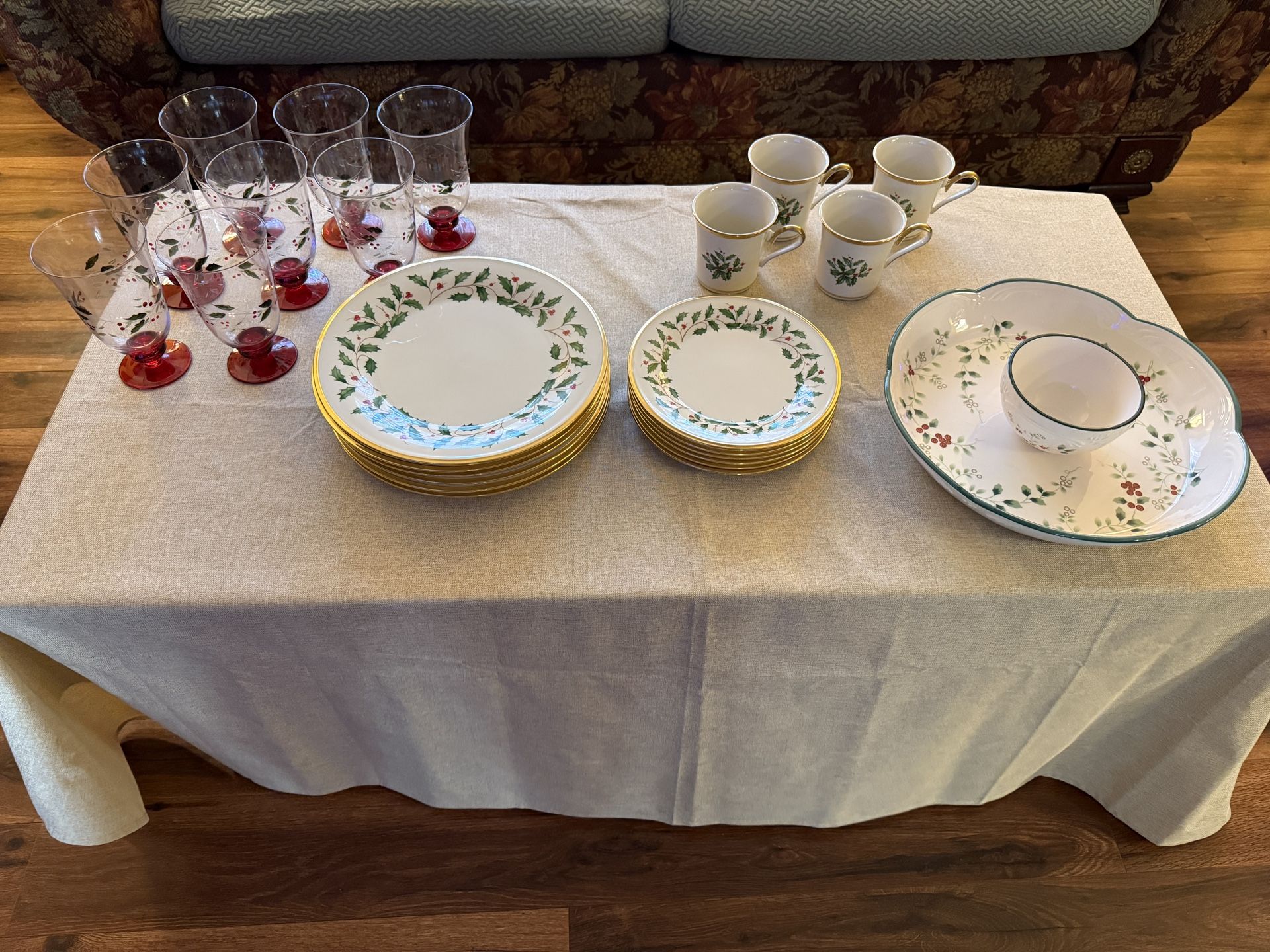 Lenox Pfaltzgraff Fine Bone China Christmas Winterberry