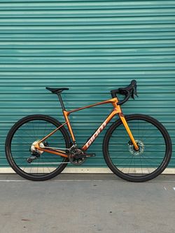 2025 Giant Revolt Advance 2 - Size 56