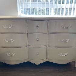 Elegant vintage style curved  dresser