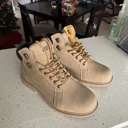 Pair of work boots (NEW) size 11