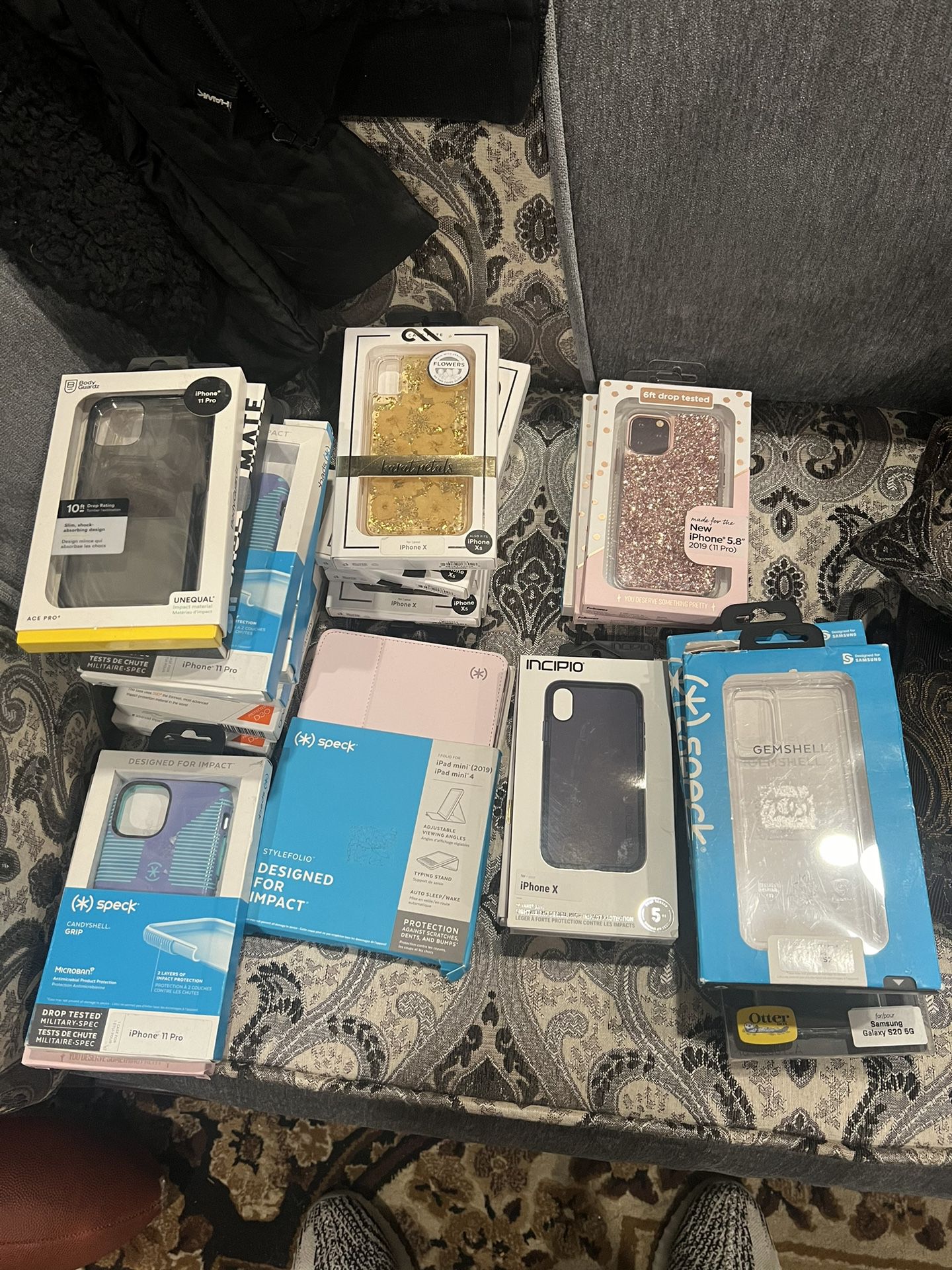 iPhone / Samsung Cases 