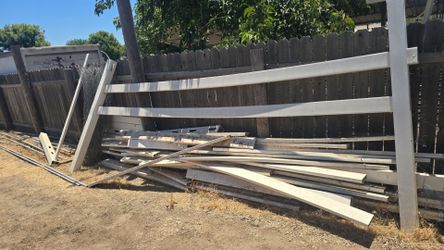 Vinyl white fence pieces for fencing