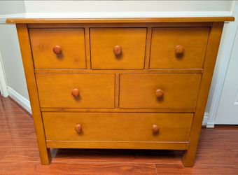 Pottery Barn Kids Kendall Dresser – Honey Finish – 6 Drawer
