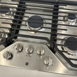 GE 30 in. Gas Cooktop in Stainless Steel with 5 Burners Including Power Burners