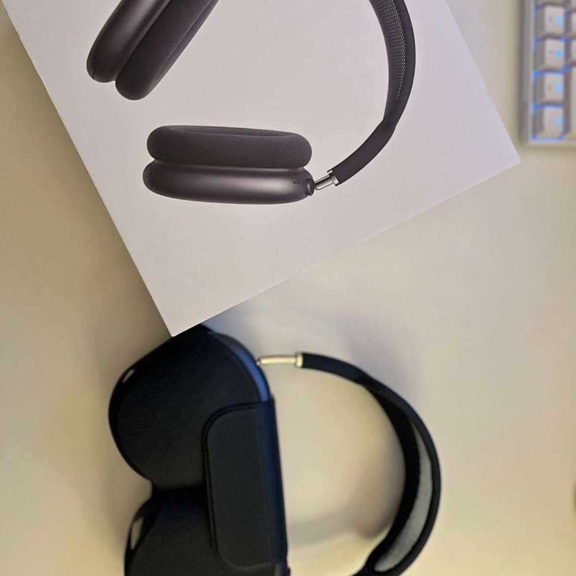 Apple Airpod Max Brand New (price is negotiable)