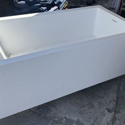 Blu Bathworks Bathtub 