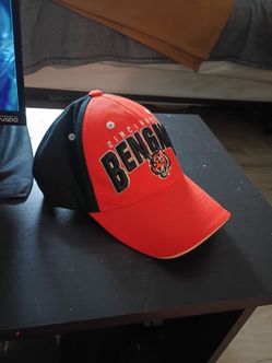 TEAM APPAREL ~ Men's Adjustable "Cincinnati Bengals" Hat